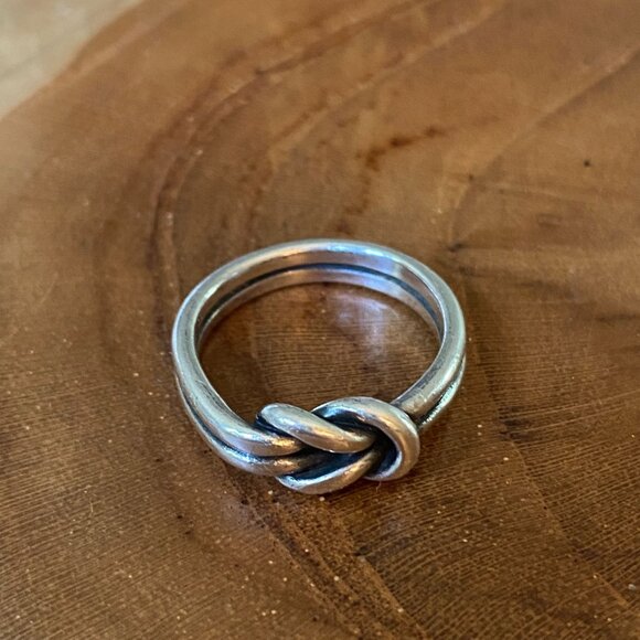 RETIRED James Avery Lovers' Knot Ring, Size 7, Sterling Silver - Picture 1 of 3